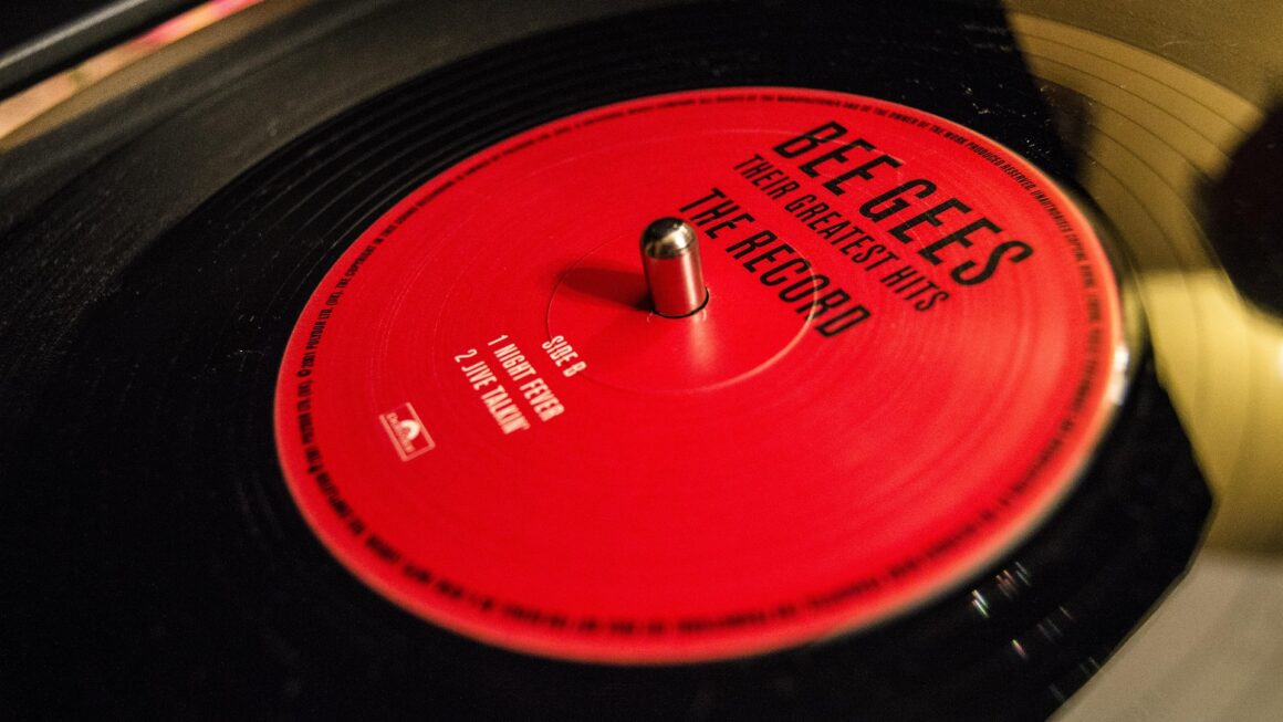 Alasan Kaset dan Vinyl Kembali Viral di Kalangan Anak Muda